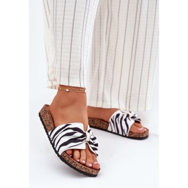 Inna A női papucsok a Cork platformon zebra fehér 2