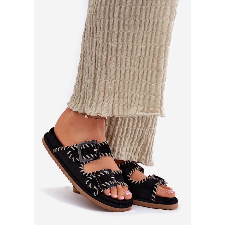 Inna Női papucs csatokkal és dekoratív fekete héjakkal 1