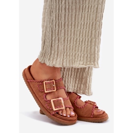 Inna Női papucs csatokkal és dekoratív tevékkel barna 1