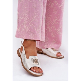 S.Barski Elegáns, lapos sarkú női szandál S. Barski KV51-082 ezüst díszével 2