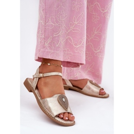 S.Barski Női lapos sarkú szandál S. Barski KV51-098 díszjével zloty aranysárga 2