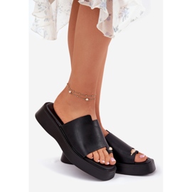 EVento A női papucs a platformon dekoratív részletekkel fekete 1 EVento A női papucs a platformon dekoratív részletekkel fekete 1