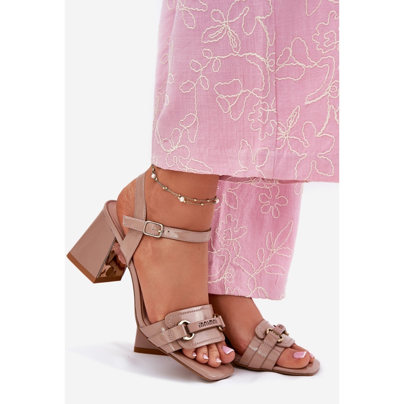 EVento Bőr lakkozott női szandál a bézs poszton 1