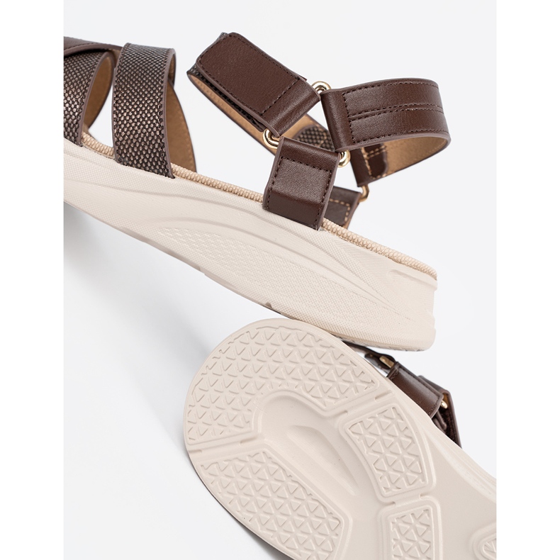 Sergio Leone Barna szandál egy fehér platformon 1