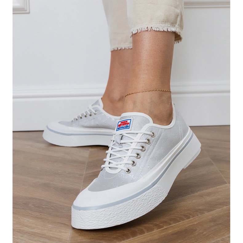 Szürke női cipők a platformon 2