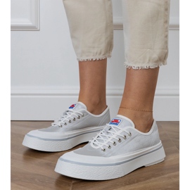 Szürke női cipők a platformon 1