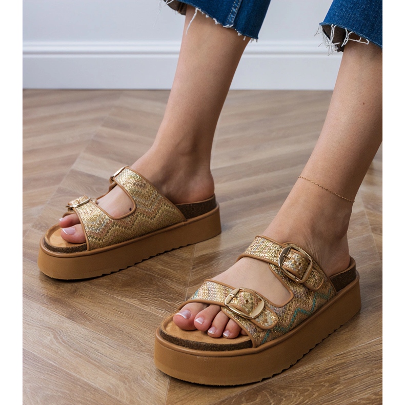 Arany flip flopok bilincsekkel csíkokon aranysárga 1