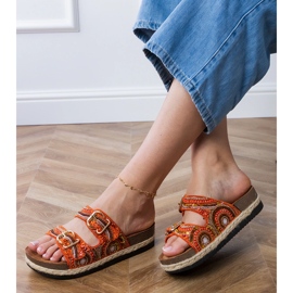 Narancssárga etnikai flip flopok bilincsekkel csíkokon 2