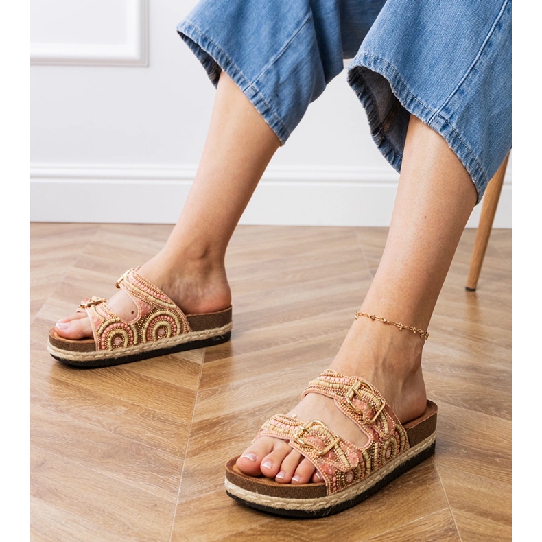 Rózsaszín etnikai flip flopok bilincsekkel csíkokon 1