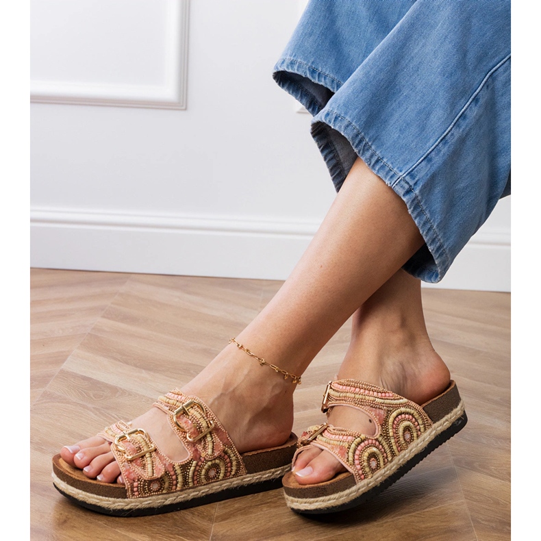 Rózsaszín etnikai flip flopok bilincsekkel csíkokon 2