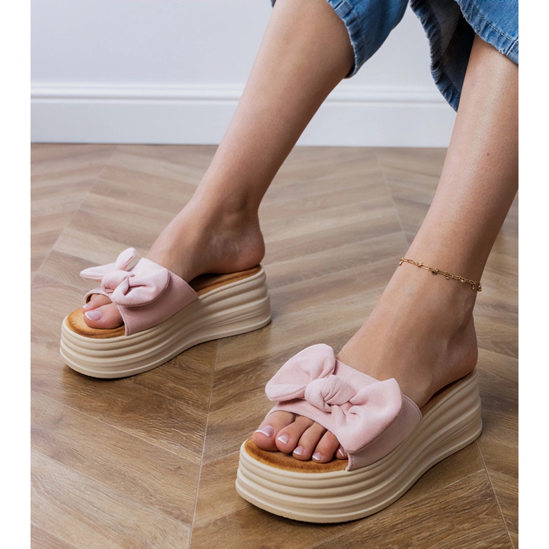 Rózsaszín papucs a platformon masnival 1