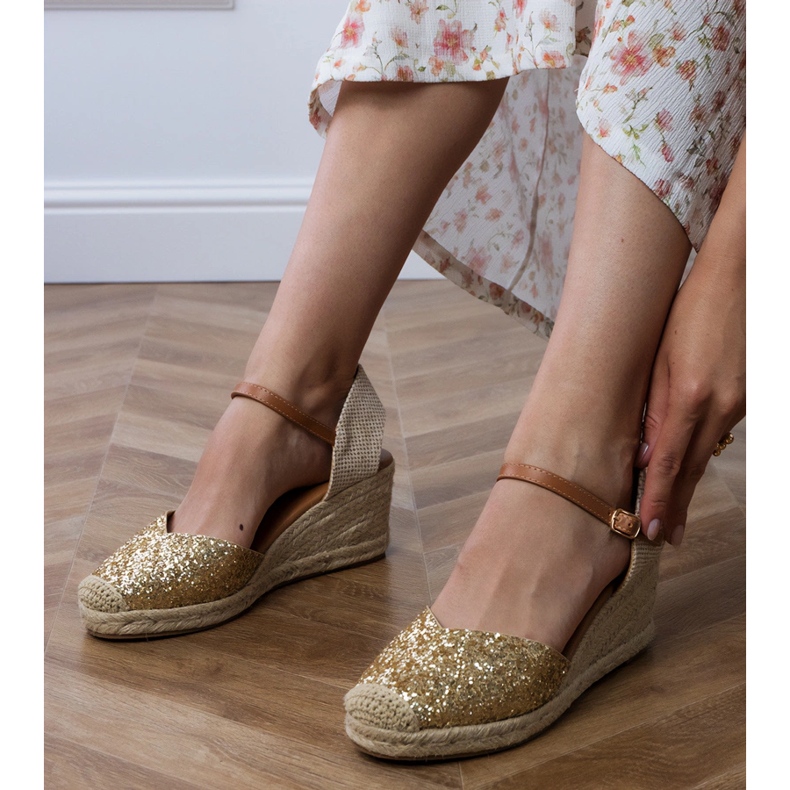 Arany brokát szandál egy ékön aranysárga 2