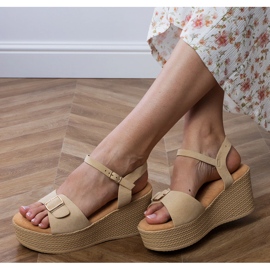 Barna női szandál dekoratív csatkal 2