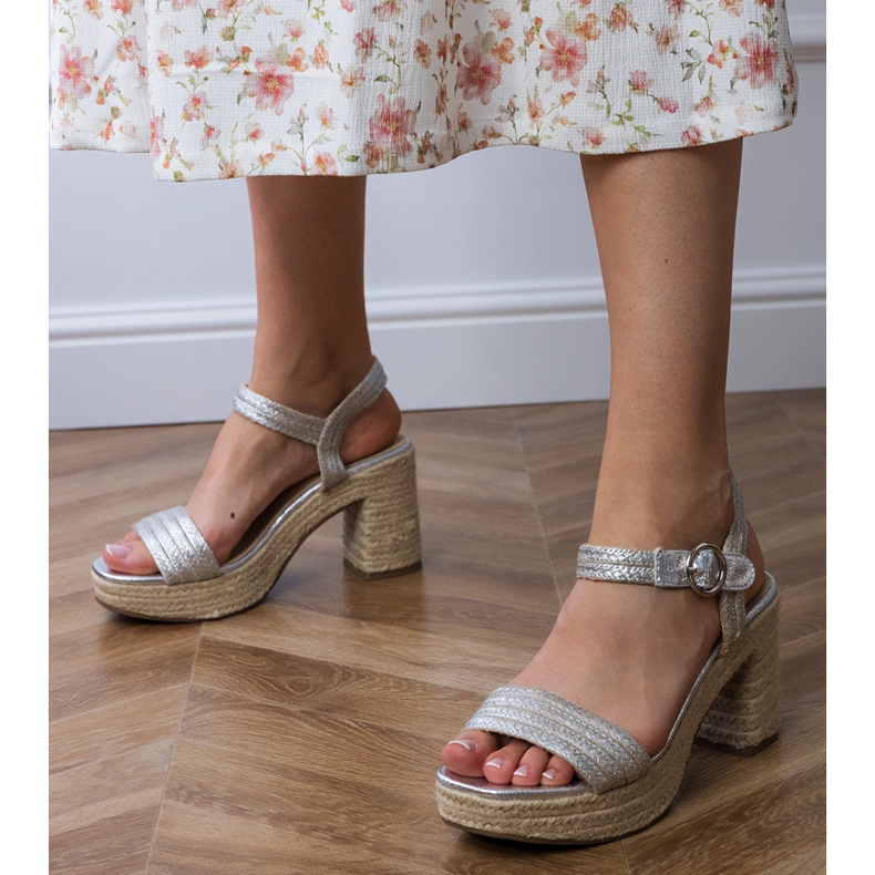 Ezüst espadrilles szandál az oszlopon 1