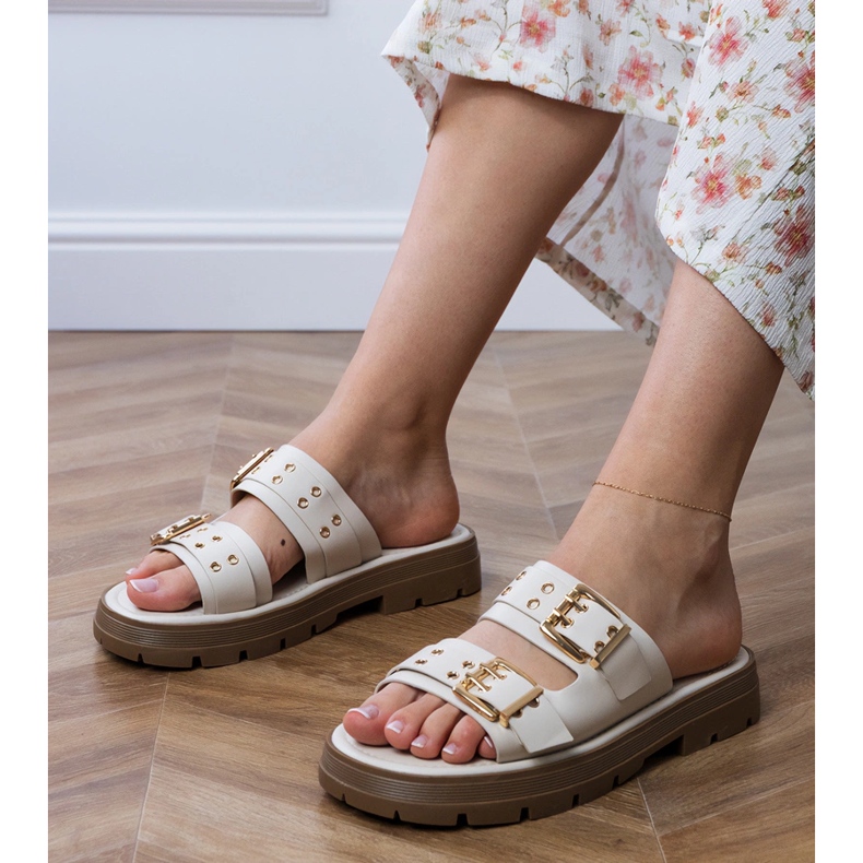 Bézs lapos szárnyak bilincsekkel csíkokon 1