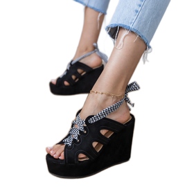 Fekete ék szandál dekoratív kötéssel 2