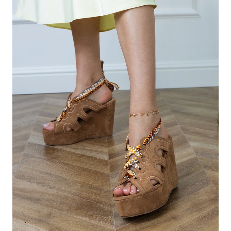 Barna ék szandál dekoratív kötéssel 1