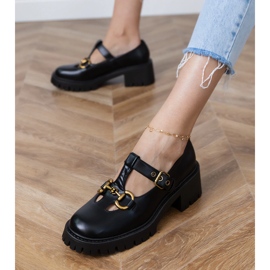 Fekete cipő vastag talpon, arany dekorációval 2