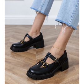 Fekete cipő vastag talpon, arany dekorációval 1