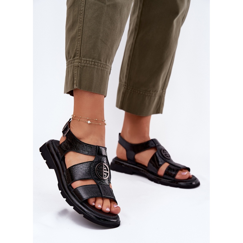 Női bőr szandál, dekoratív részletekkel lakni, Artiker 56C0691 fekete 2