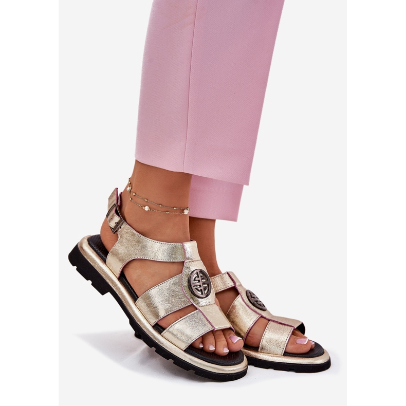 Női bőr szandál, dekoratív részletekkel lakni, Artiker 56C0689 PLN aranysárga 1