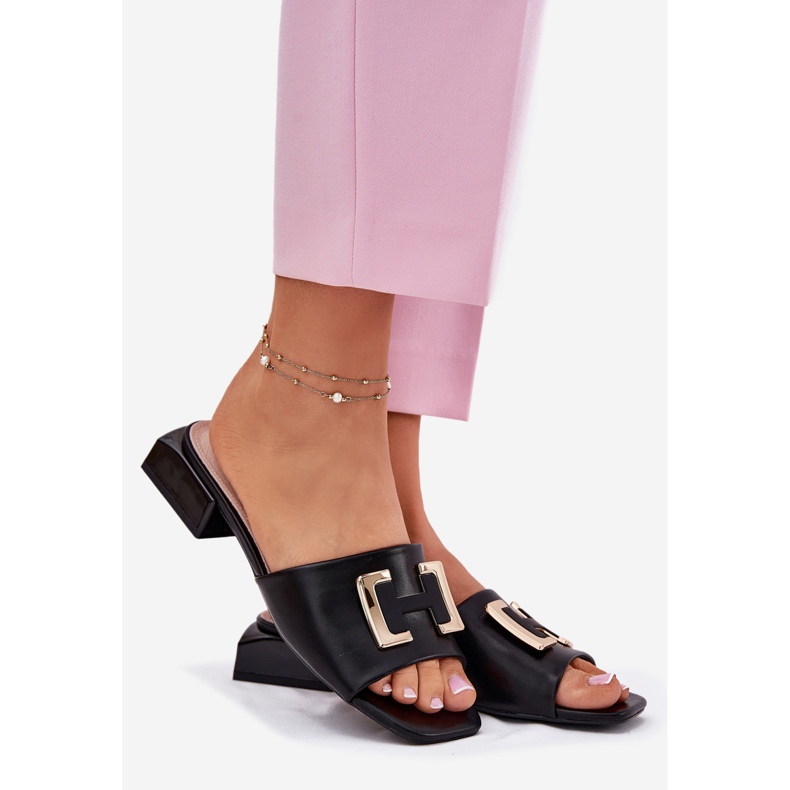 Vinceza Elegáns női papucsok egy blokkon, a VinZ 62229 Black arany részletével fekete 1