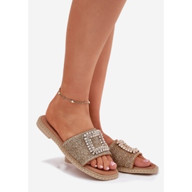 Lapos női papucs zsinórral és dekorációval Artiker 56C1337 bézs 1 Lapos női papucs zsinórral és dekorációval Artiker 56C1337 bézs 1