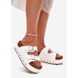 Női papucs flopok csatokkal egy hatalmas platformon fehér 2 Női papucs flopok csatokkal egy hatalmas platformon fehér 2