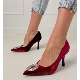 Burgundia szivattyúk egy cirkonos tűvel piros 1