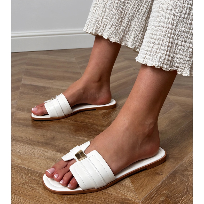 Fehér női papucs, díszes az övön 1