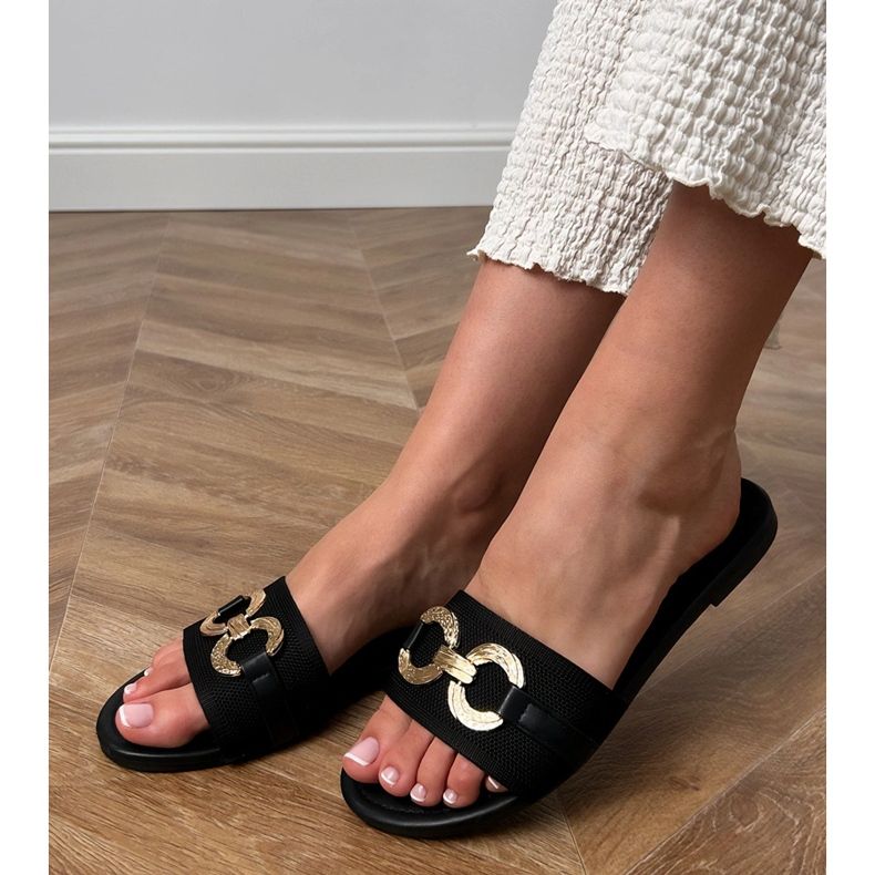 Fekete flip flopok arany dekorációval a rúdon 1 Fekete flip flopok arany dekorációval a rúdon 1