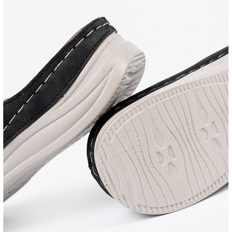 Seastar Fekete női papucs dekoratív virággal 1