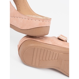 Seastar Papucs egy alacsony ékön rózsaszín csatokkal 2