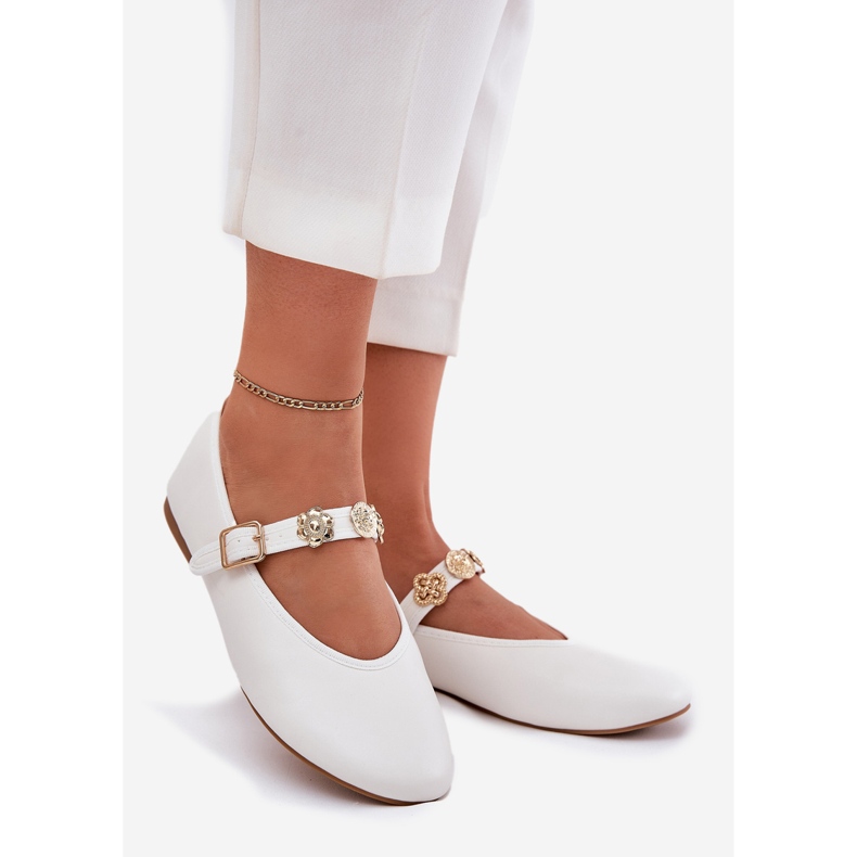 Női balerinák övvel és arany csapokkal fehér 1