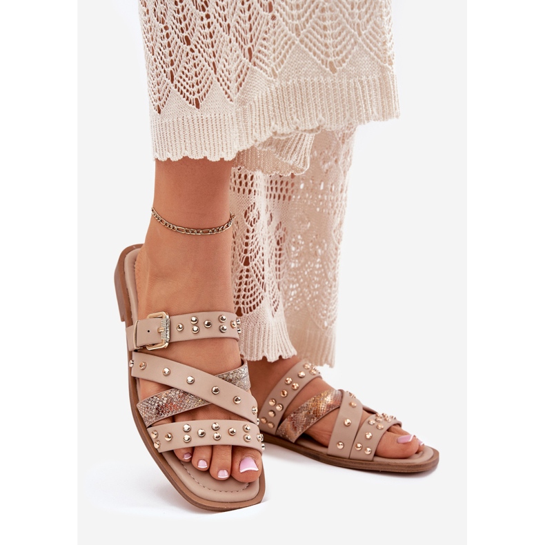 Díszített női, lapos nőstény papucs csíkokkal és bézs bilincsekkel 1