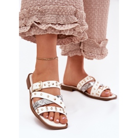 Díszített női, lapos nőstény papucs csíkokkal és fehér bilincsekkel 2 Díszített női, lapos nőstény papucs csíkokkal és fehér bilincsekkel 2