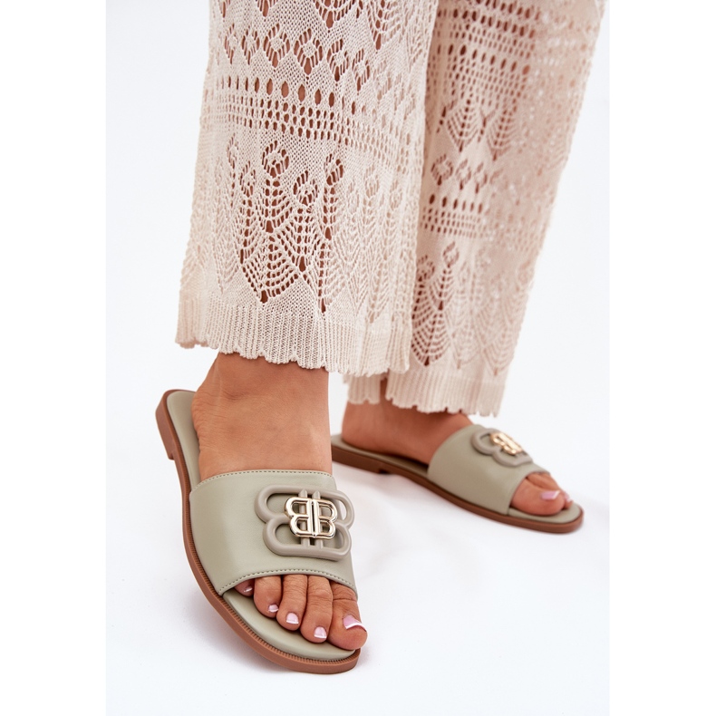 Lapos női papucs dekoratív zöld részletekkel 2