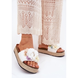 Női papucs flopok virágplatformon fehér zsinórral 2 Női papucs flopok virágplatformon fehér zsinórral 2