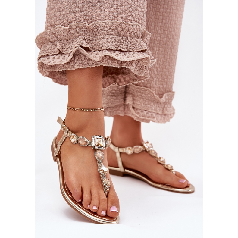 Lapos, feküdt női szandál arany kristályokkal aranysárga 2