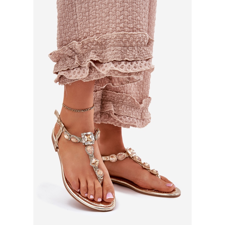 Lapos, feküdt női szandál arany kristályokkal aranysárga 1