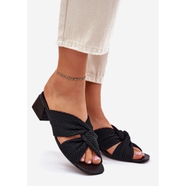 Női papucs flopok a Maciejka blokkon 06955-01 fekete 1 Női papucs flopok a Maciejka blokkon 06955-01 fekete 1