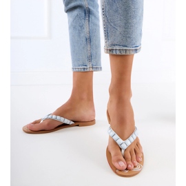 Fehér flip -flopok, kavicsokkal díszítve 1