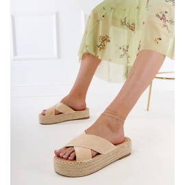 Bézs espadrilles csíkokkal a platformon 1