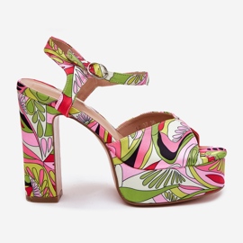 Mintás szandál az oszlopon és a rózsaszín-zöld platformon 1 Mintás szandál az oszlopon és a rózsaszín-zöld platformon 1