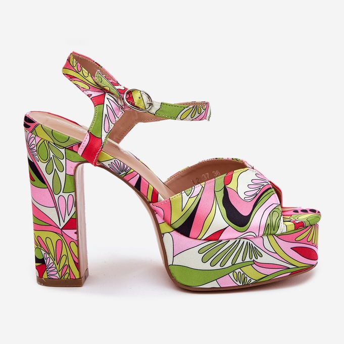 Mintás szandál az oszlopon és a rózsaszín-zöld platformon 1 Mintás szandál az oszlopon és a rózsaszín-zöld platformon 1