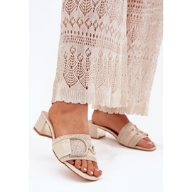 Női magas sarkú cipő dekoratív részletekkel bézs 2