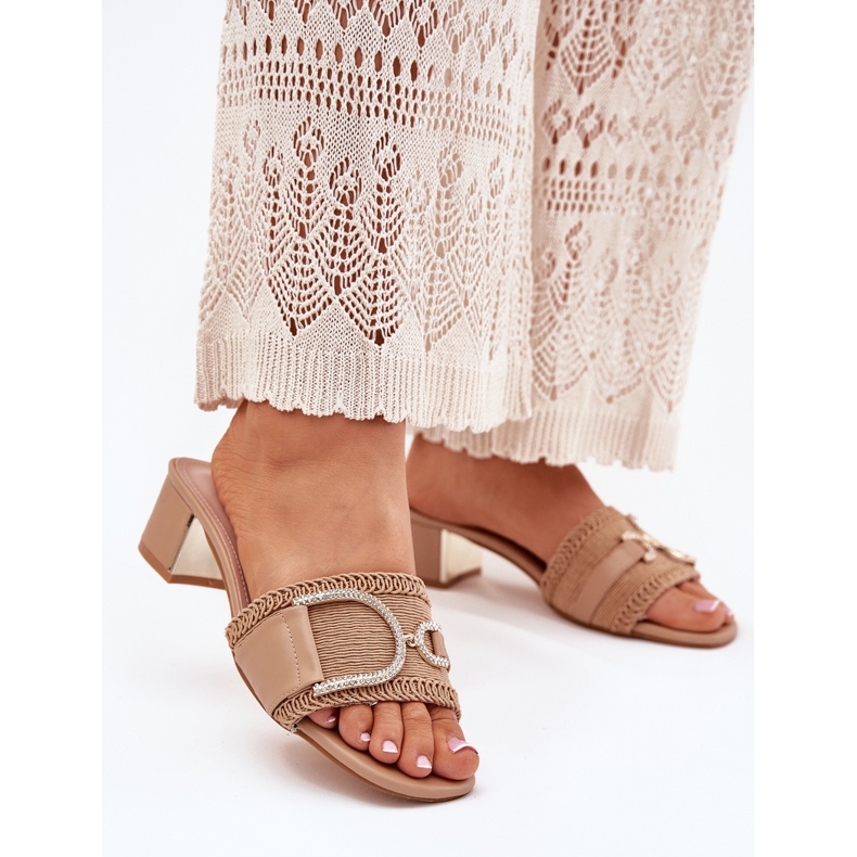 Női sarok dekoratív sötét bézs részletekkel 2