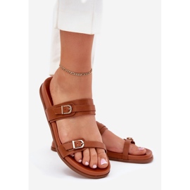 Női papucs teve csatokkal barna 1