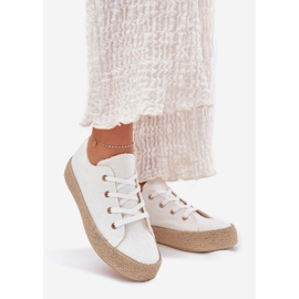 Női cipők a platformon fehér zsinórral 1