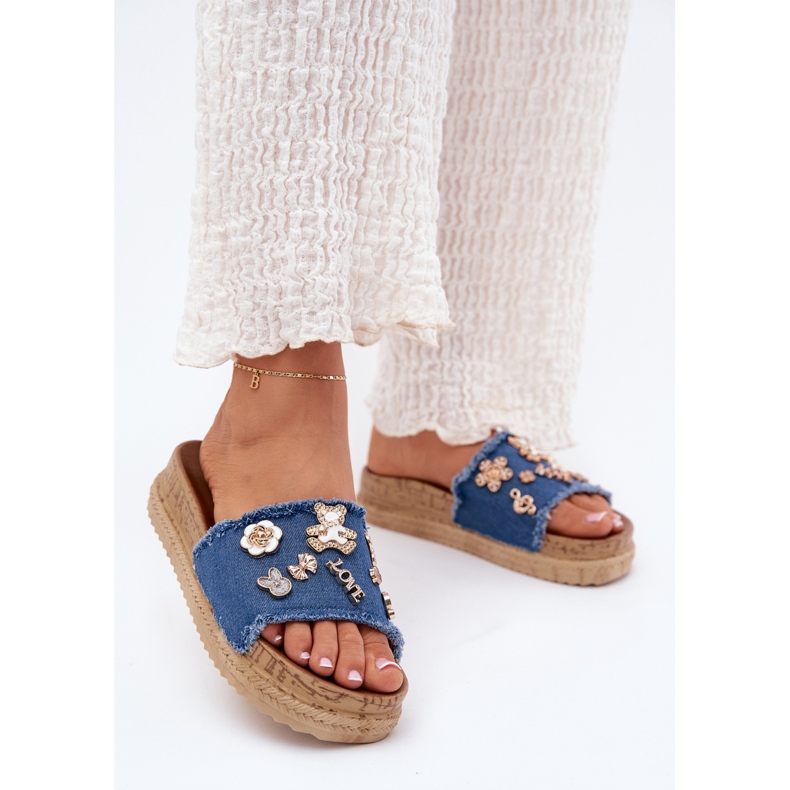 Női papucs flopok arany csapokkal a platformon sötétkék 2